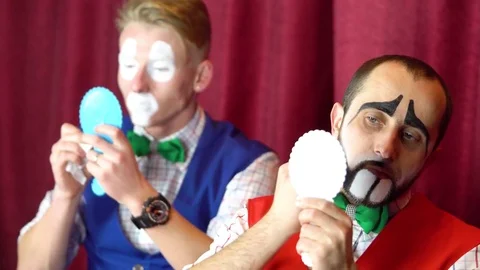 Clowns doing makeup Stock-Footage 84642145
