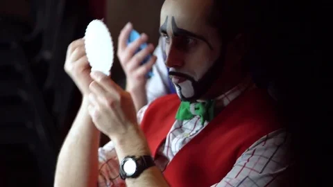 Clowns doing makeup Stock-Footage 84642296