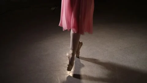 CloWoman's legs in pointe shoes Stock Footage 148099652