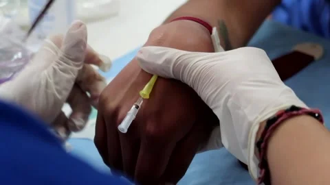 Clpse up removes needle from vein before inserting catheter with latex gloves Stock Footage 246950494