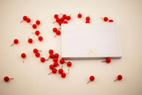 Clustered Creativity A Colorful Array of Office Essentials. Foto stock