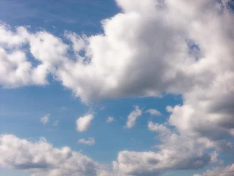 Clusters of White Clouds with Deep Blue Gaps Stock-Fotos
