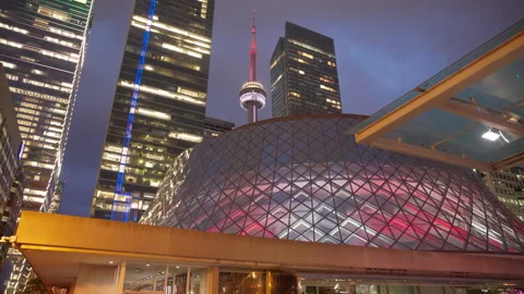 CN Tower and Downtown Toronto Skyline at Night with Forward Gimbal Push Vidéo 341001604