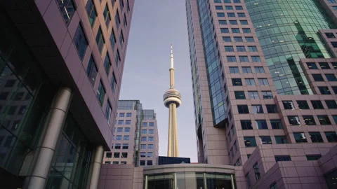 CN Tower Centered Between Downtown Buildings During Forward Hyperlapse Vídeo Stock 339125701