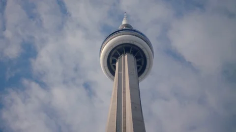 CN Tower Surrounded By Clouds 库存影片 99707536