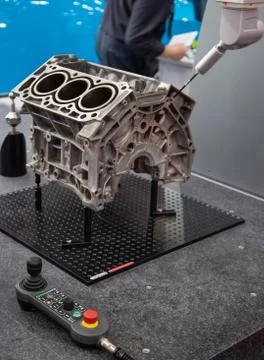 CNC CMM measuring engine part Foto stock