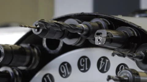 CNC drilling machine changes drill according to program set by operator. Bits Vídeo Stock 130708309