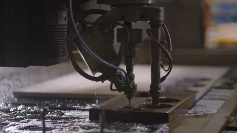 Cnc machine nozzle high pressure water cutting Vidéo 313998281