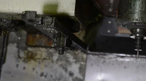 CNC milling machine automatically changing drill tools and starts working Vídeo Stock 49009615