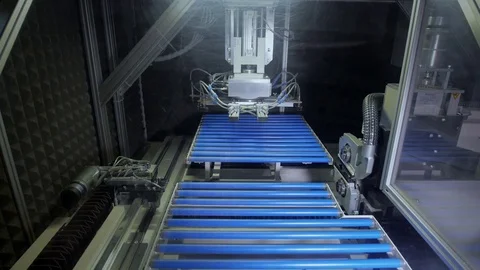 CNC milling machine circuit boards 動画素材 69934293