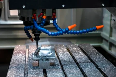 Cnc milling machine. Processing and cutting of parts from a piece of metal in Stock-Fotos