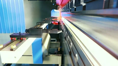 CNC sheet metal bending machine debugging Vídeos de archivo 130936119