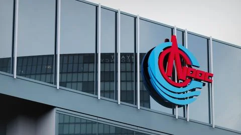 CNOOC Stock data presented on the logo of the office facade editorial Stock-Fotos