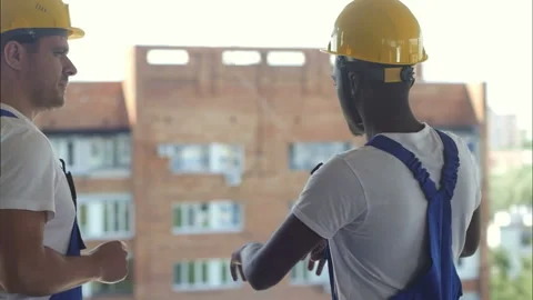Co-workers talking at construction site 스톡 동영상 118859225
