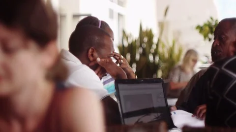 Co working in a Café in Kigali, Rwanda Vidéo 82341113