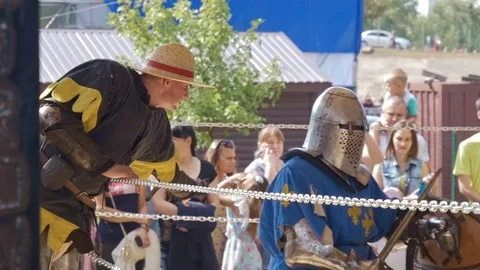 Coach cheering up Medieval Knight in the ring Stockbeeldmateriaal 116053904