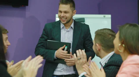 Coach explains the basic principles of multilevel marketing Stock Footage 32278185