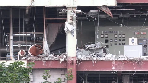 Coal fired electrical power generation station being demolished Vídeos de archivo 158170628