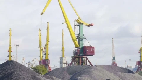 Coal loading in port. Working crane in the port. Stock-Footage 82332513