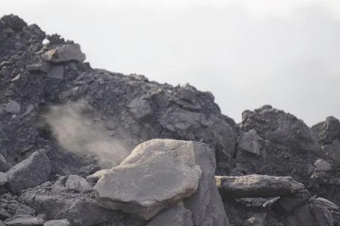 Coal mining site with dust pollution, methane gas releasing area Foto stock