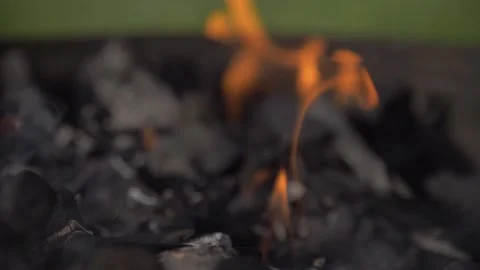 Coals and a slow-burning fire Video stock 142032528