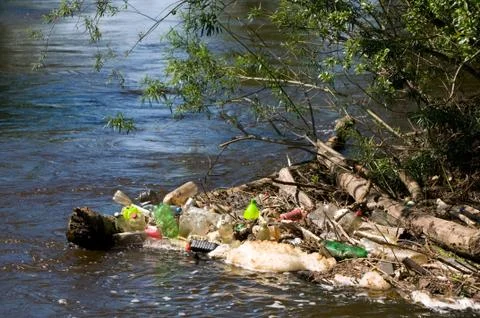 Coast and plastic bottles garbage damage river Foto stock