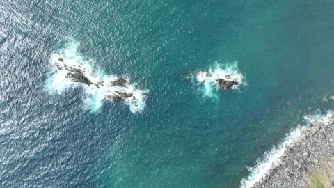 Coast and rocks waves Stockbeeldmateriaal 249201720