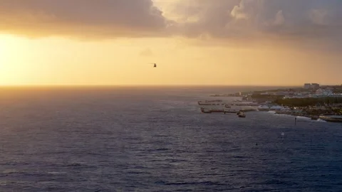 Coast Guard Helicopter Flying at Sunset Vidéo 333039363