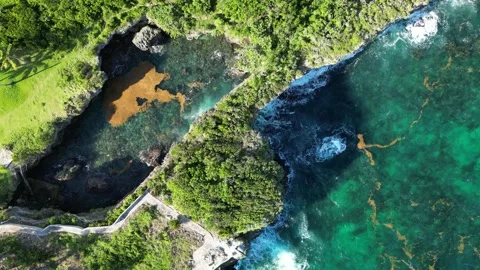 Coastal-arch-drone-4k-pristine-ocean-and-green-cliffs-04 Vídeos de archivo 317628990