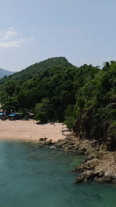 Coastal area with sandy beach and lush green hill. Maenam Beach. Ko Samui Stock Footage 342684000