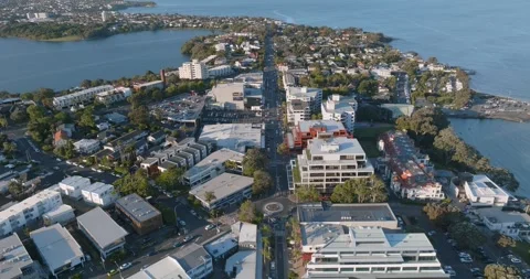 Coastal city centre, mixed-use buildings. Takapuna, Auckland, New Zealand 스톡 동영상 296041229
