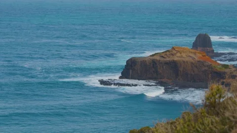 Coastal Cliffs and Ocean Waves at Cape Schanck Headland Vídeos de archivo 316590656