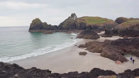 Coastal Landscape Beaches and Cliffs- 4K Stockbeeldmateriaal 153305111