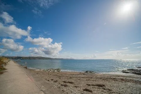 Coastal path and beach views from Hannafore Looe Cornwall on a sunny day 스톡 사진
