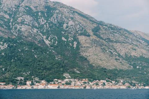 Coastal town of Perast with dramatic mountain backdrop 写真素材