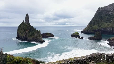 Coastal Viewpoint Overlooking Volcanic Sea Stacks At Baia De Alagoa Azores Vidéo 338028040