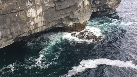 Coastline And Dramatic Cliffs Of Aran Islands, Ireland Vídeos de archivo 109506910
