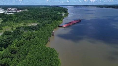 Coastline of Ohio River with parked barges at Paducah, Kentucky Vídeos de archivo 339787720
