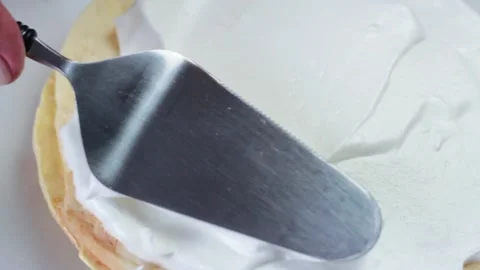 Coating crust with cream Stock Footage 154552574