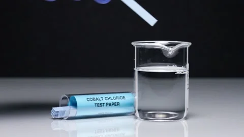 Cobalt chloride test paper Stockbeeldmateriaal 147937760