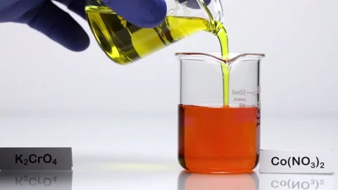 Cobalt chromate precipitate Stockbeeldmateriaal 147937181