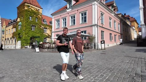 Cobblestone Café Square in Visby Old Town, Sweden 스톡 동영상 347671820