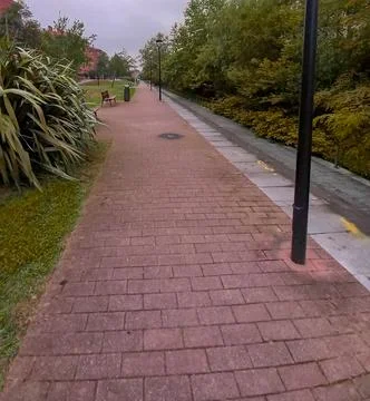 Cobblestone walk in the park Foto stock