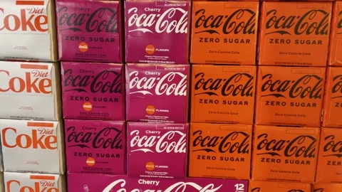 Coca Cola 12 pack variety display Sprite Cherry Coke in a grocery store cau.. Vidéo 233451020