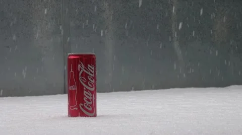 Coca Cola can on snow Video stock 20444086