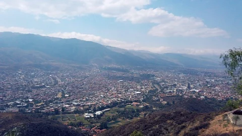 Cochabamba eastern view from Cristo de la Concordia in Boliia 库存影片 116077926