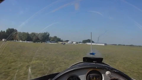 Cockpit Point of View From Old Glider Blanik L-31. Plane climbing on Aerodrom 스톡 동영상 85123572