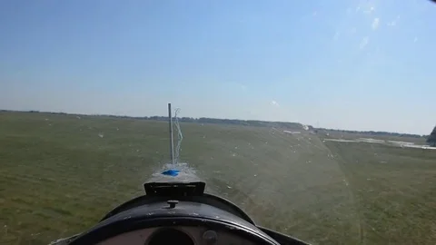 Cockpit Point of View From Old Glider Blanik L-31. Plane landing. 스톡 동영상 85123591