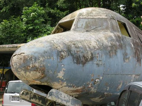 The cockpit of a rusting old plane in Yangon, Myanmar Stock-Fotos