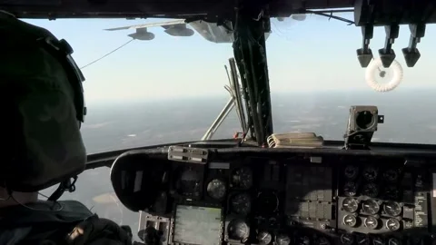 Cockpit view from CH-53 Super Stallion approaching drogue for air to air refuel  Видео 218826634